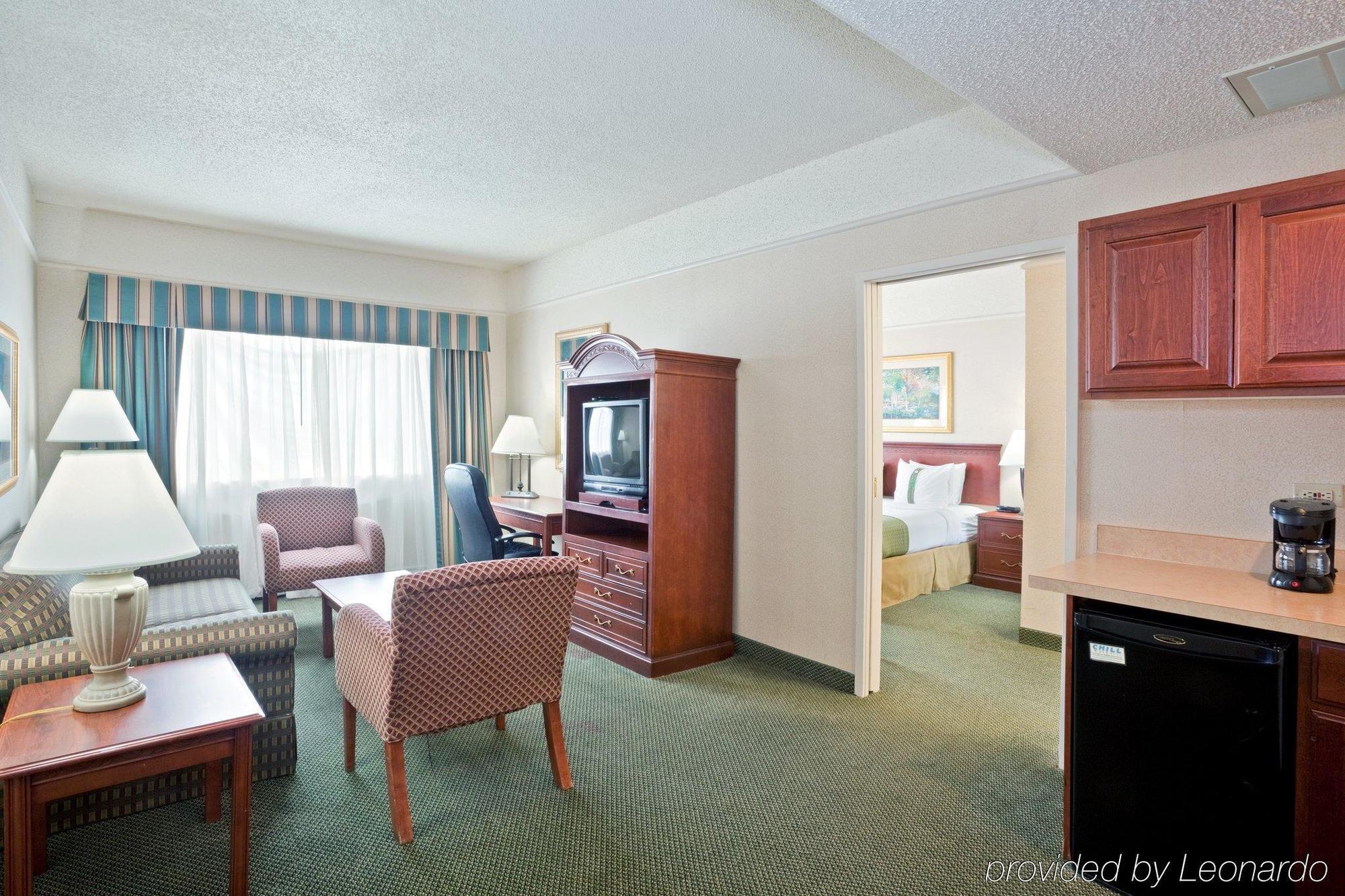 Holiday Inn Hotel & Suites Overland Park-West By Ihg Chambre photo